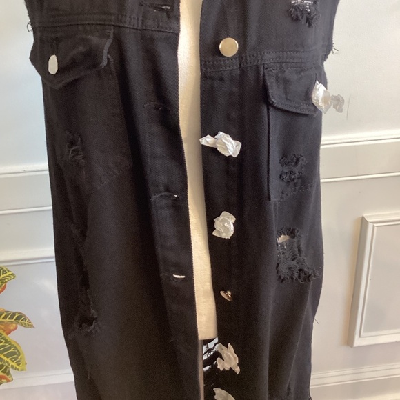 DENIM BLACK DISTRESSED SLEEVELESS JACKET (Size: 1X) - Picture 3 of 9